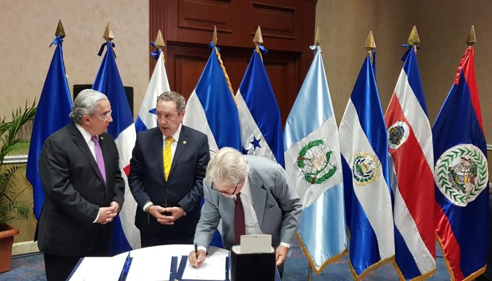 Image of PAÍSES DEL SICA LANZAN EL CENTRO REGIONAL DE ENERGÍA SOSTENIBLE Y CREAN MOMENTUM PARA LA CUMBRE DE ACCIÓN CLIMÁTICA DE LAS NACIONES UNIDAS