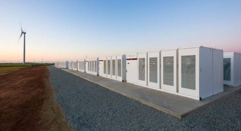 Image of Tesla beats deadline, switches on gigantic Australian battery array